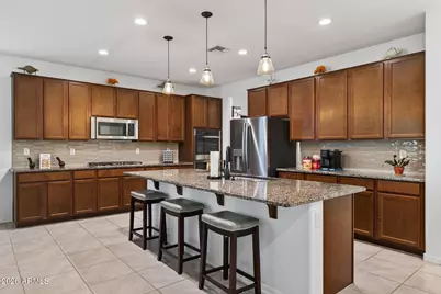 7528 W Odeum Lane, Phoenix, AZ 85043 - Photo 9