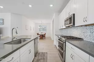 17214 W Dahlia Dr, Surprise, AZ 85388 - Photo 11