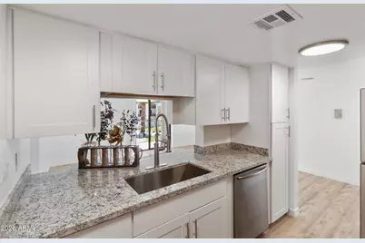 3033 E Devonshire Avenue #2033, Phoenix, AZ 85016 - Photo 1