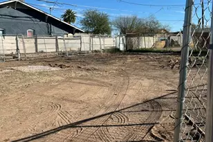 909 N 10th St, Phoenix, AZ 85006 - Photo 1