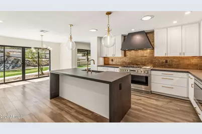 9046 N 28th Street, Phoenix, AZ 85028 - Photo 1