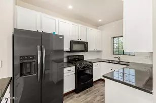 3426 E Avalon Dr, Phoenix, AZ 85018 - Photo 11