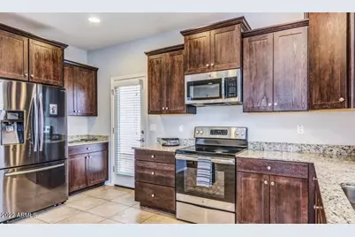 2802 N 73rd Drive, Phoenix, AZ 85035 - Photo 9