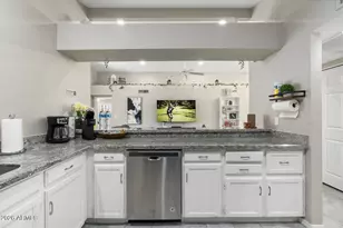 15220 N 52nd St, Scottsdale, AZ 85254 - Photo 13