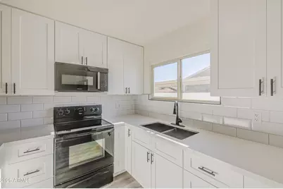 6001 W Pinchot Avenue, Phoenix, AZ 85033 - Photo 15