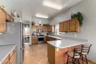 20008 N Coyote Lakes Pkwy, Surprise, AZ 85378 - Photo 11