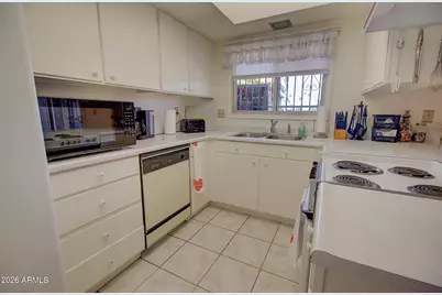 2868 E Clarendon Avenue, Phoenix, AZ 85016 - Photo 7