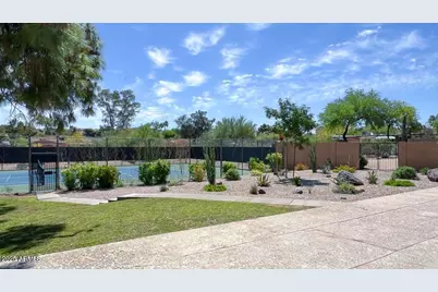 856 E Village Circle Drive S, Phoenix, AZ 85022 - Photo 15