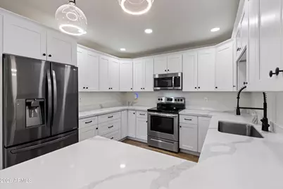 333 E Clarendon Avenue, Phoenix, AZ 85012 - Photo 19