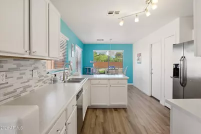 6610 S 22nd Drive, Phoenix, AZ 85041 - Photo 9