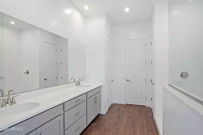 10231 S 20th Lane, Phoenix, AZ 85041 - Photo 13