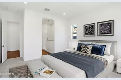 10231 S 20th Lane, Phoenix, AZ 85041 - Photo 11