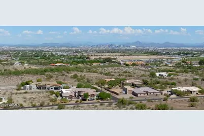 10231 S 20th Lane, Phoenix, AZ 85041 - Photo 33