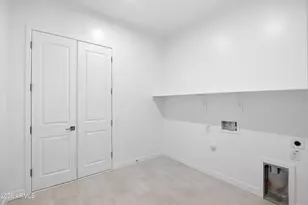 10218 S 21st Dr, Phoenix, AZ 85041 - Photo 25