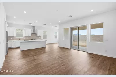 10218 S 21st Drive, Phoenix, AZ 85041 - Photo 9