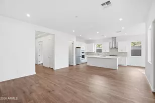 10218 S 21st Dr, Phoenix, AZ 85041 - Photo 11