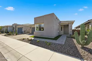 2831 E Robin Ln, Phoenix, AZ 85050 - Photo 3