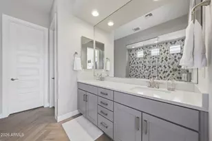 2831 E Robin Ln, Phoenix, AZ 85050 - Photo 33