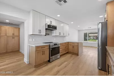 8702 E Monte Vista Road, Scottsdale, AZ 85257 - Photo 11