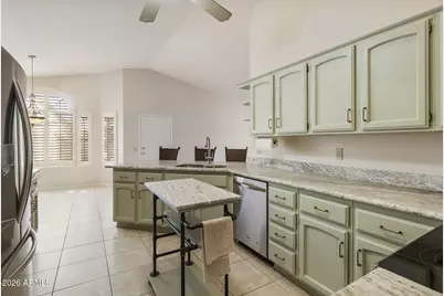 10729 E Coopers Hawk Drive, Sun Lakes, AZ 85248 - Photo 9