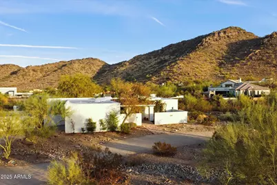 9249 N 40th Street, Phoenix, AZ 85028 - Photo 1