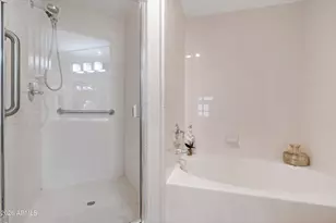 5104 N 32nd St, Phoenix, AZ 85018 - Photo 17