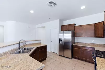 10733 W Lariat Lane, Peoria, AZ 85383 - Photo 9