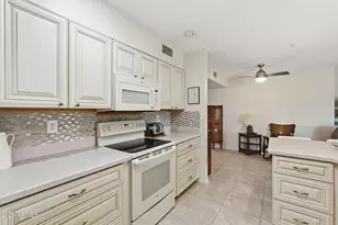 9407 W Glen Oaks Cir, Sun City, AZ 85351 - Photo 11