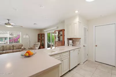 9407 W Glen Oaks Circle, Sun City, AZ 85351 - Photo 9