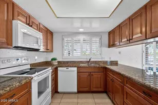 10635 N 44th Ct, Phoenix, AZ 85028 - Photo 17