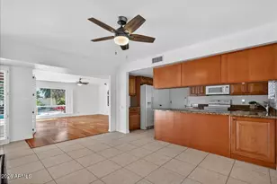 10635 N 44th Ct, Phoenix, AZ 85028 - Photo 13