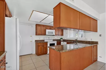 10635 N 44th Court, Phoenix, AZ 85028 - Photo 15