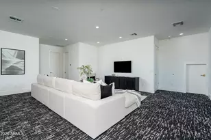 3923 E Heatherbrae Dr, Phoenix, AZ 85018 - Photo 35