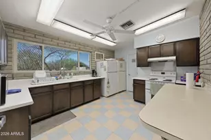 2331 E Betty Elyse Ln, Phoenix, AZ 85022 - Photo 31