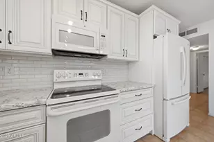 2331 E Betty Elyse Ln, Phoenix, AZ 85022 - Photo 11