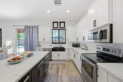 2328 S Sorrelle Street, Mesa, AZ 85209 - Photo 3