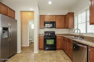 10324 W Sands Dr, Peoria, AZ 85383 - Photo 5