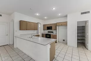 17233 N Thornberry Dr, Surprise, AZ 85374 - Photo 11