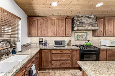 601 W Gibraltar Lane, Phoenix, AZ 85023 - Photo 11