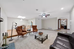 9037 N Arroya Grande Dr, Phoenix, AZ 85028 - Photo 31