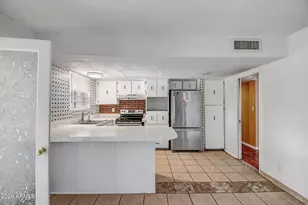 6433 W Catalina Dr, Phoenix, AZ 85033 - Photo 11