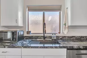 11480 W Austin Thomas Dr, Surprise, AZ 85378 - Photo 11