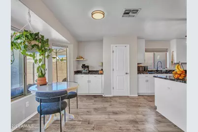 11480 W Austin Thomas Drive, Surprise, AZ 85378 - Photo 13