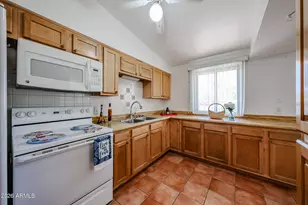 10506 W Oakmont Dr, Sun City, AZ 85351 - Photo 3