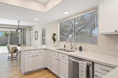 3905 E Renee Drive, Phoenix, AZ 85050 - Photo 9