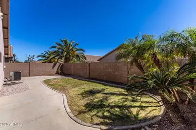 15847 W Saguaro Lane W, Surprise, AZ 85374 - Photo 25