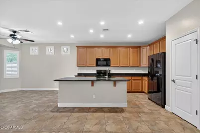 27834 N Gidiyup Trail, Phoenix, AZ 85085 - Photo 15