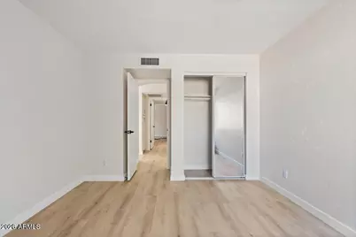 8432 E Malcomb Drive, Scottsdale, AZ 85250 - Photo 11