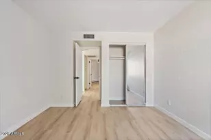 8432 E Malcomb Dr, Scottsdale, AZ 85250 - Photo 11