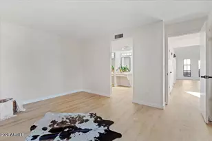 8432 E Malcomb Dr, Scottsdale, AZ 85250 - Photo 7